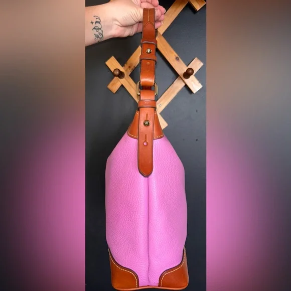 Dooney & Bourke Pink & Tan Pebble Grain Hobo bag -EUC- - Picture 10 of 16